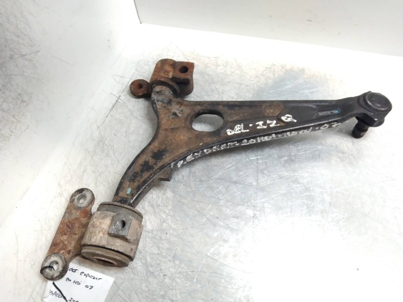 Recambio de brazo suspension inferior delantero izquierdo para peugeot expert kasten furg. referencia OEM IAM   