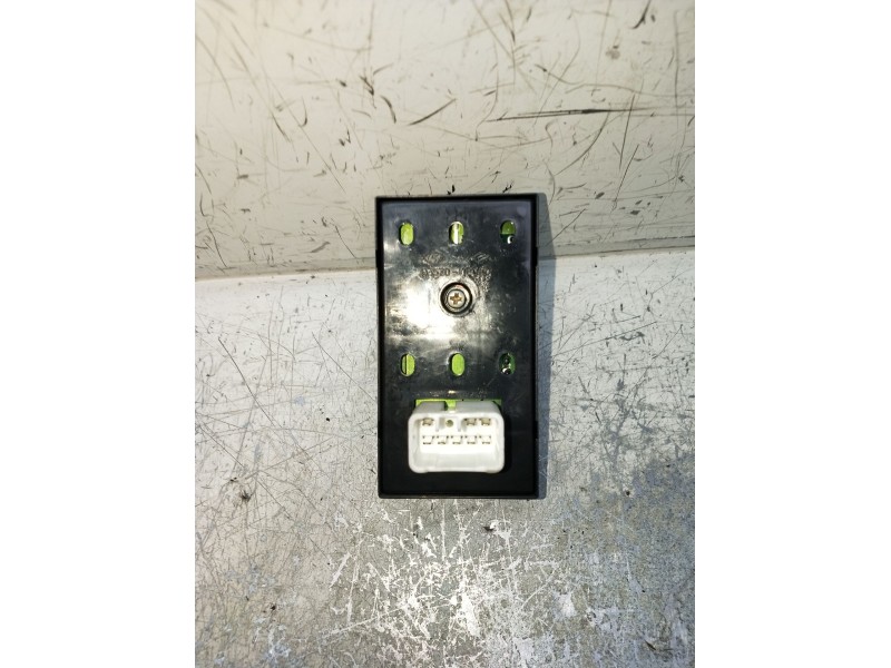 Recambio de mando elevalunas delantero izquierdo para hyundai getz (tb) 1.1 referencia OEM IAM 935701C010  