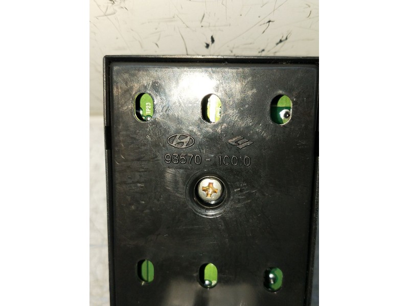 Recambio de mando elevalunas delantero izquierdo para hyundai getz (tb) 1.1 referencia OEM IAM 935701C010  