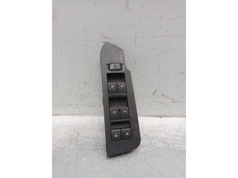 Recambio de mando elevalunas delantero izquierdo para chevrolet captiva 2.0 vcdi lt referencia OEM IAM   