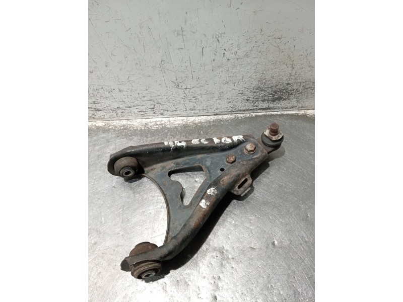 Recambio de brazo suspension inferior delantero derecho para renault megane i (ba0/1_) 1.9 dti (ba1u) referencia OEM IAM   