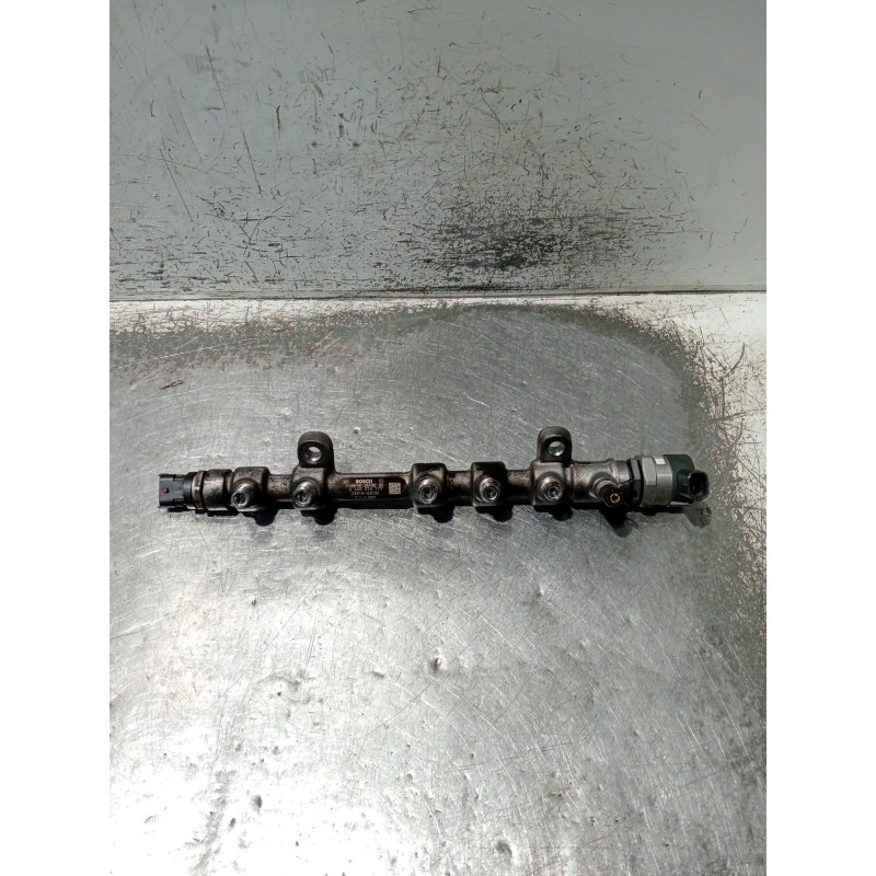 Recambio de rampa inyectora para toyota auris (_e15_) 1.4 d-4d (nde150_) referencia OEM IAM 2381033030 0445214177 