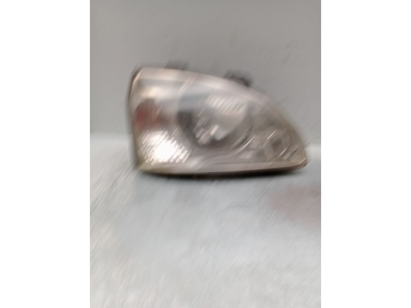 Recambio de faro derecho para kia carens 2.0 turbodiesel cat referencia OEM IAM   