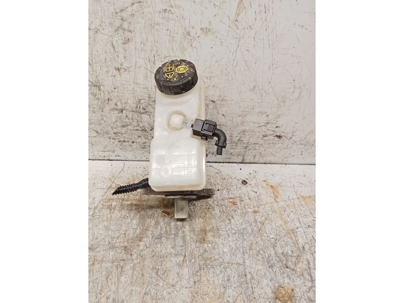 Recambio de bomba freno para dacia sandero referencia OEM IAM   