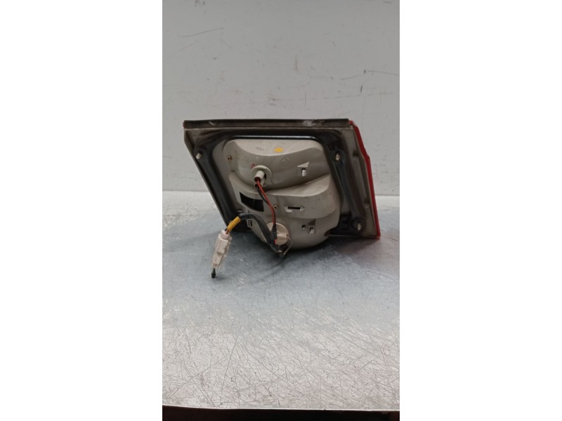 Recambio de piloto trasero derecho interior para kia carens 2.0 turbodiesel cat referencia OEM IAM   