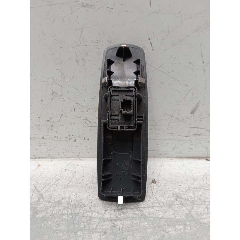 Recambio de mando elevalunas delantero derecho para renault megane iii hatchback (bz0/1_, b3_) 1.9 dci (bz0n, bz0j) referencia O