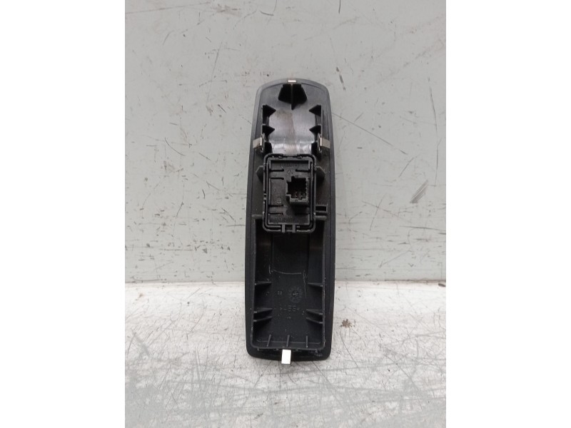 Recambio de mando elevalunas delantero derecho para renault megane iii hatchback (bz0/1_, b3_) 1.9 dci (bz0n, bz0j) referencia O