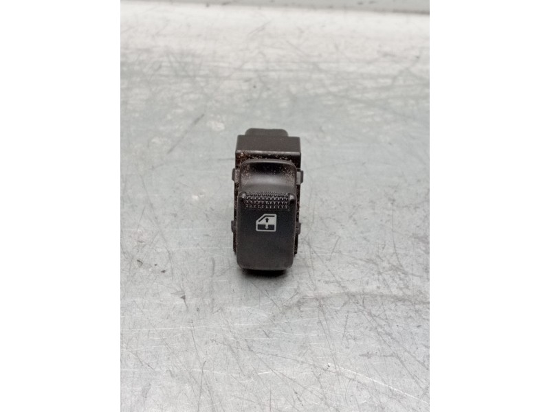 Recambio de mando elevalunas delantero derecho para kia carens 2.0 turbodiesel cat referencia OEM IAM   