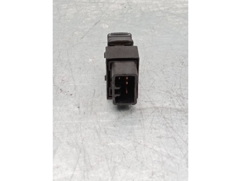 Recambio de mando elevalunas delantero derecho para kia carens 2.0 turbodiesel cat referencia OEM IAM   