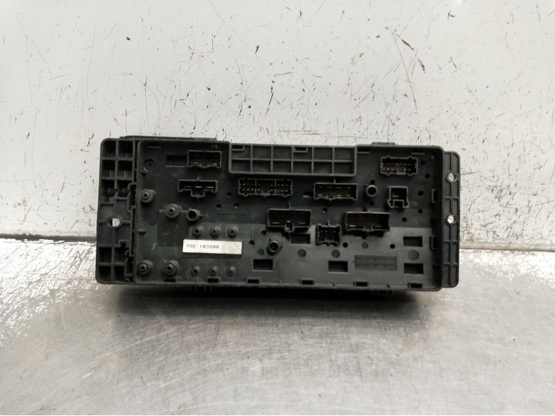 Recambio de caja reles / fusibles para land rover discovery ii (l318) 2.5 td5 4x4 referencia OEM IAM   
