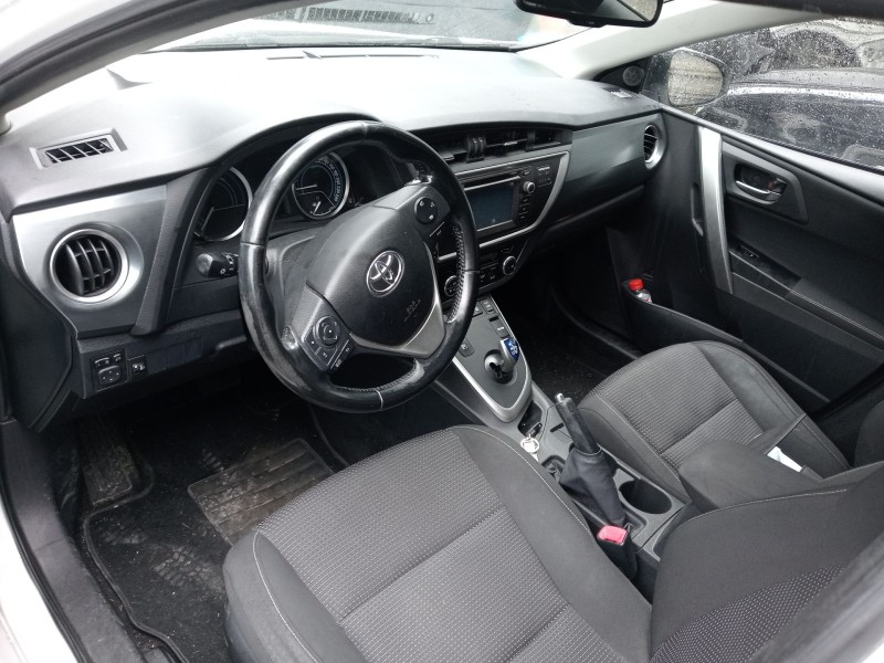 toyota auris (_e18_) del año 2014