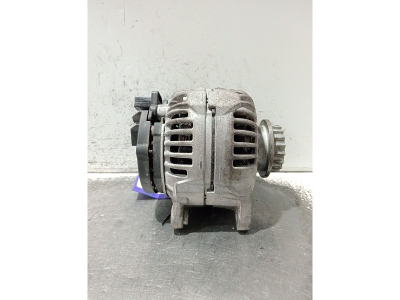 Recambio de alternador para volkswagen touareg (7la) tdi r5 referencia OEM IAM 0124615031  