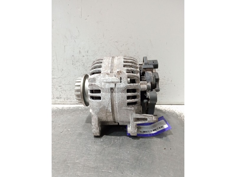 Recambio de alternador para volkswagen touareg (7la) tdi r5 referencia OEM IAM 0124615031  