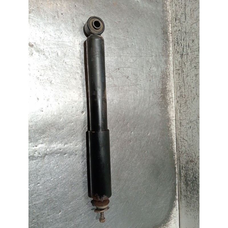 Recambio de amortiguador trasero izquierdo para mitsubishi montero classic (v2_w, v6_w, v7_w) 2.5 td (v24w) referencia OEM IAM M