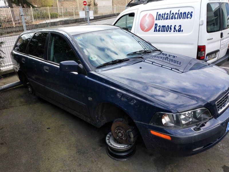 volvo v40 familiar del año 2002