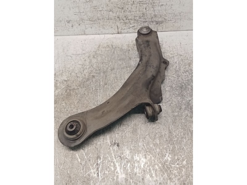 Recambio de brazo suspension inferior delantero derecho para renault scénic ii (jm0/1_) 1.5 dci (jm1e, jm16) referencia OEM IAM 