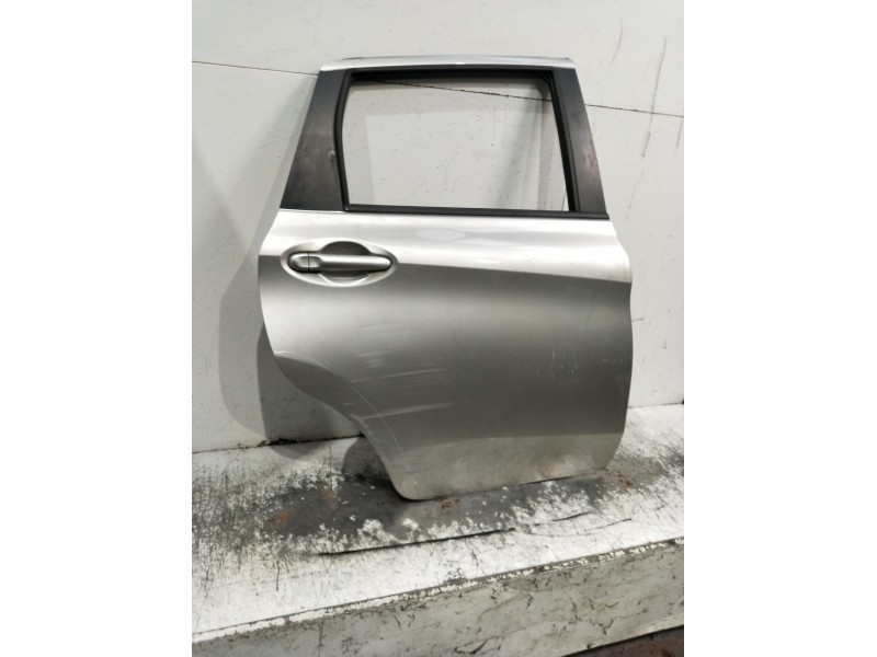 Recambio de puerta trasera derecha para nissan note acenta referencia OEM IAM   