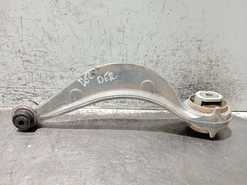 Recambio de brazo suspension inferior delantero derecho para jaguar f-pace referencia OEM IAM HK833C256  