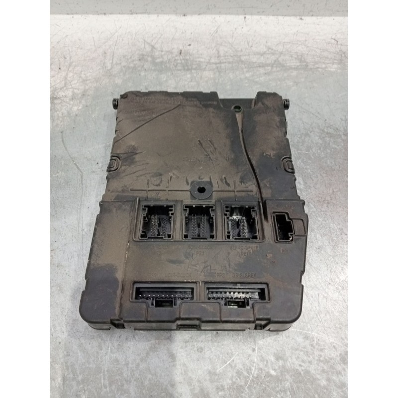 Recambio de caja reles / fusibles para renault megane ii classic berlina confort authentique referencia OEM IAM 8200306435 s1184