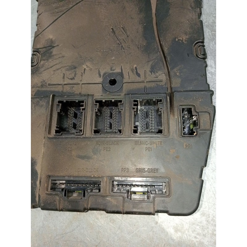 Recambio de caja reles / fusibles para renault megane ii classic berlina confort authentique referencia OEM IAM 8200306435 s1184