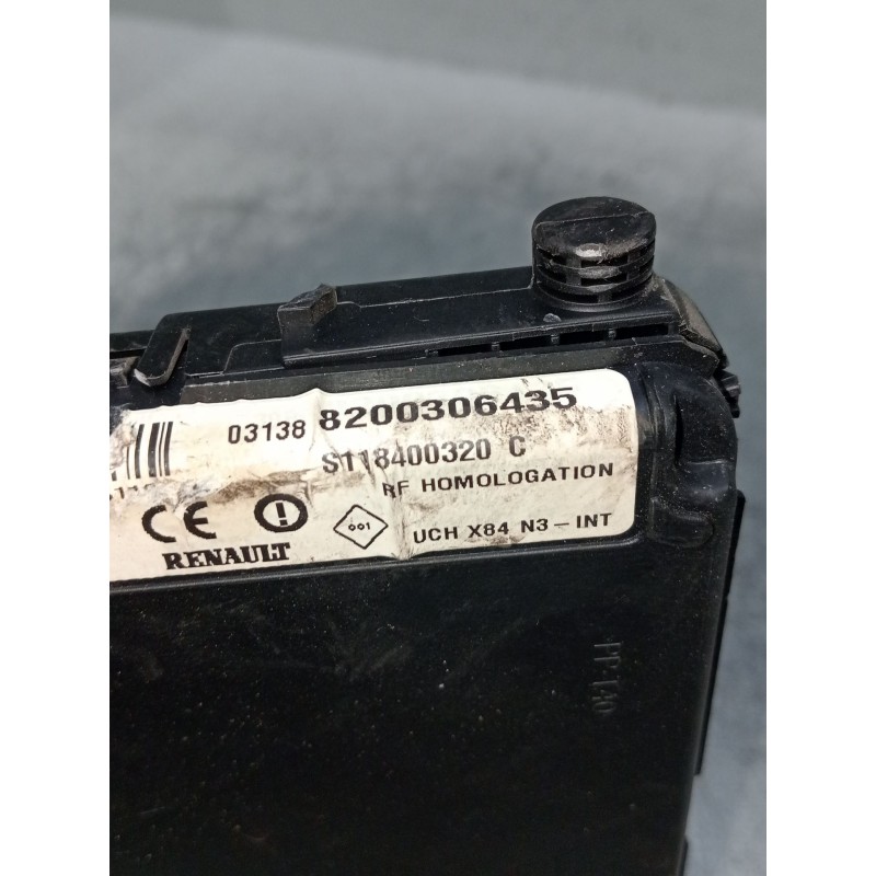 Recambio de caja reles / fusibles para renault megane ii classic berlina confort authentique referencia OEM IAM 8200306435 s1184