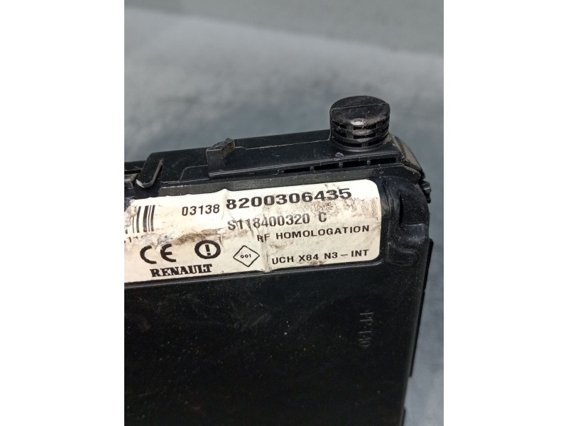 Recambio de caja reles / fusibles para renault megane ii classic berlina confort authentique referencia OEM IAM 8200306435 s1184