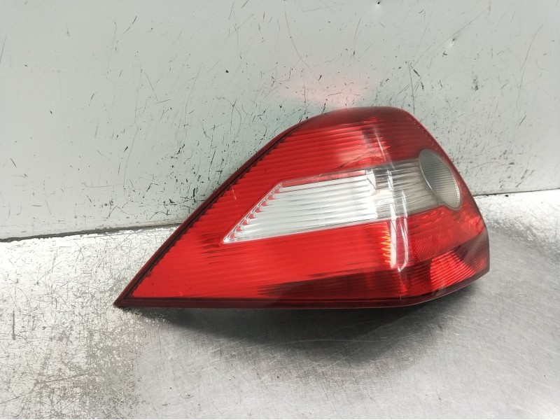 Recambio de piloto trasero izquierdo para renault megane ii classic berlina confort authentique referencia OEM IAM   