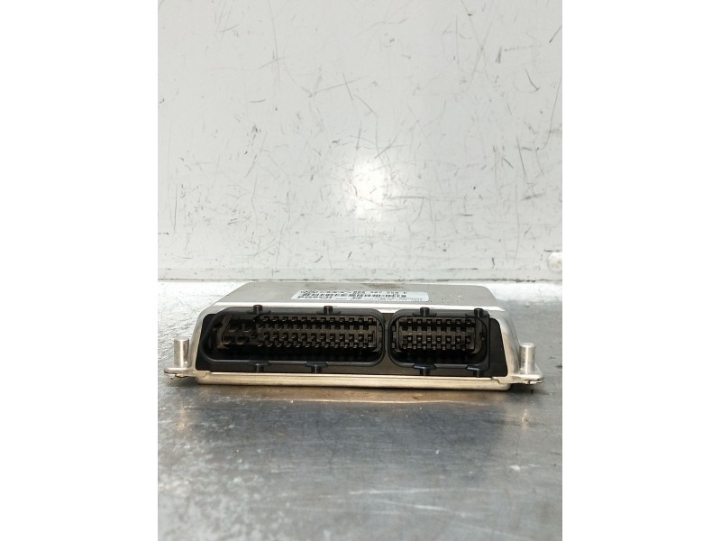 Recambio de centralita motor uce para volkswagen passat b5 (3b2) 1.8 t referencia OEM IAM 0261204805 8D0907558E 