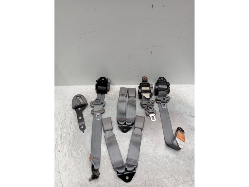 Recambio de juego cinturones trasero para daewoo kalos (klas) 1.4 referencia OEM IAM   