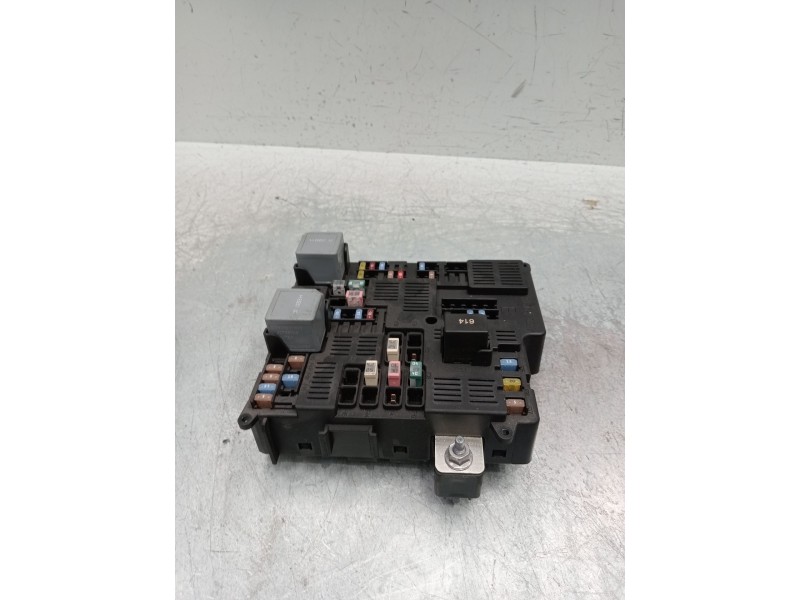 Recambio de caja reles / fusibles para volvo v60 familiar referencia OEM IAM 32268453  