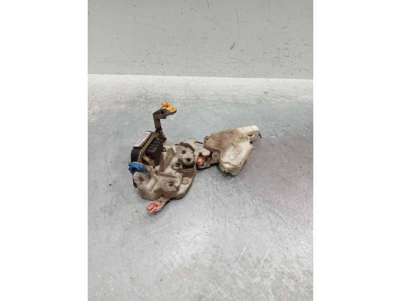 Recambio de motor cierre centralizado delantero izquierdo para nissan almera ii (n16) 1.5 referencia OEM IAM 8055361U66  