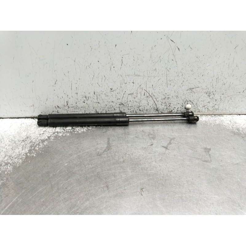 Recambio de amortiguadores maletero / porton para hyundai santa fé ii (cm) 2.2 crdi gls referencia OEM IAM 817702B000  