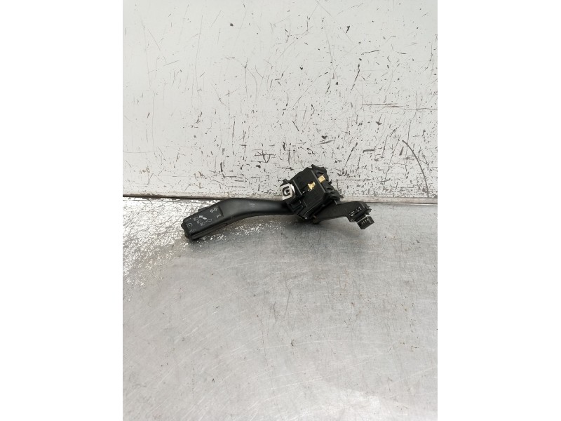 Recambio de mando luces para volkswagen caddy iii furgoneta/monovolumen (2ka, 2kh, 2ca, 2ch) 1.9 tdi referencia OEM IAM 1K095351