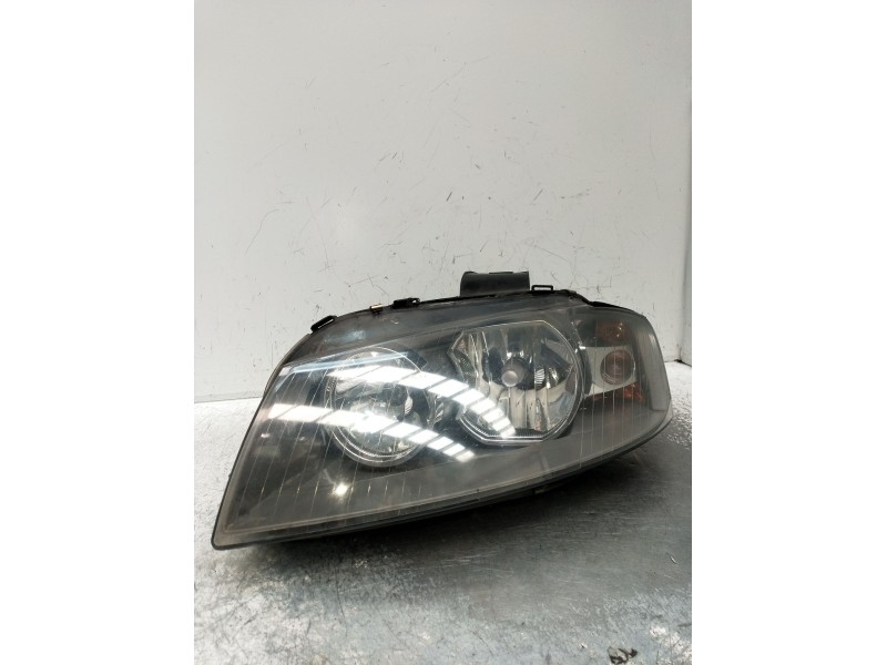Recambio de faro izquierdo para audi a3 (8p) 2.0 tdi referencia OEM IAM   