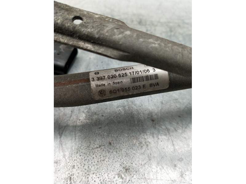 Recambio de motor limpia delantero para volkswagen polo iv (9n_, 9a_) 1.4 16v referencia OEM IAM 3397020625 6Q1955023E 039024152