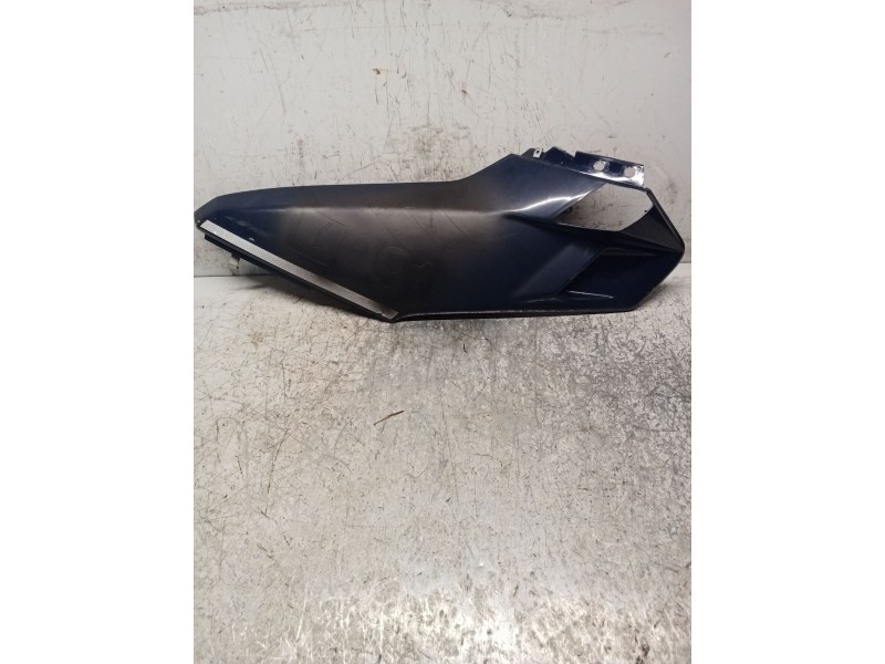 Recambio de molduras delanteras para honda cn cn 250 helix (mf02) referencia OEM IAM LATERAL IZQUIERDO  