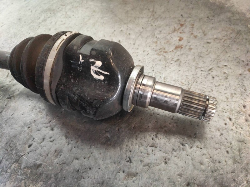 Recambio de transmision delantera izquierda para toyota yaris hybrid active referencia OEM IAM 434200D650  