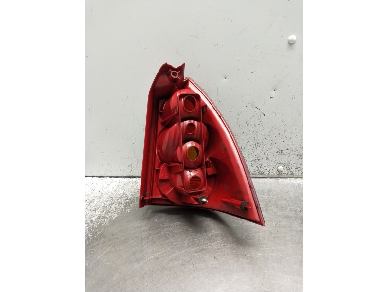 Recambio de piloto trasero izquierdo para peugeot 307 break (3e) 2.0 hdi 135 referencia OEM IAM 26674T0206  