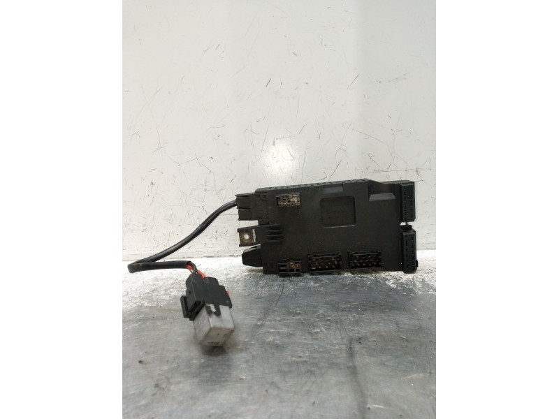 Recambio de caja reles / fusibles para mercedes-benz sprinter 4-t caja/chasis (b904) 413 cdi referencia OEM IAM A9015400350  