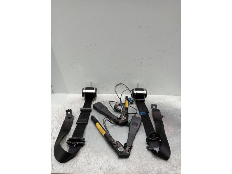 Recambio de juego cinturones delantero para opel zafira / zafira family b (a05) 1.6 (m75) referencia OEM IAM   