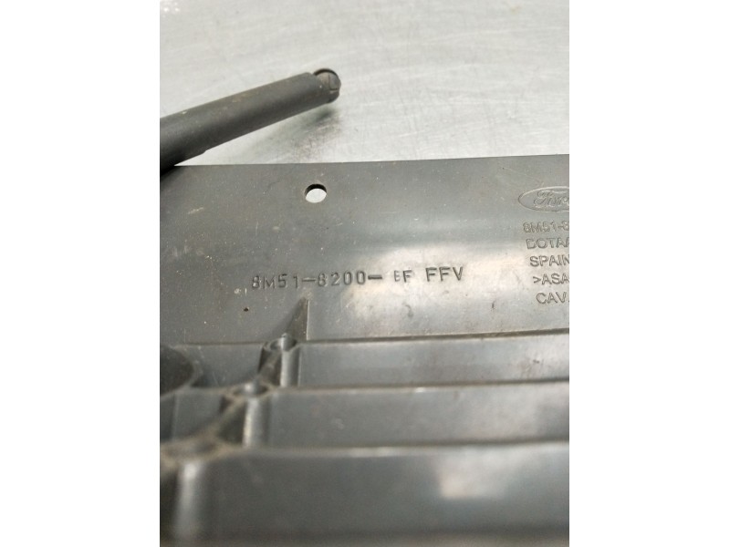 Recambio de rejilla delantera para ford focus ii turnier (da_, ffs, ds) 1.6 tdci referencia OEM IAM 8M518200BF  