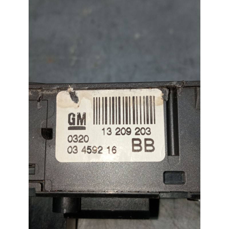 Recambio de mando elevalunas delantero izquierdo para opel zafira / zafira family b (a05) 1.6 (m75) referencia OEM IAM 13209203 