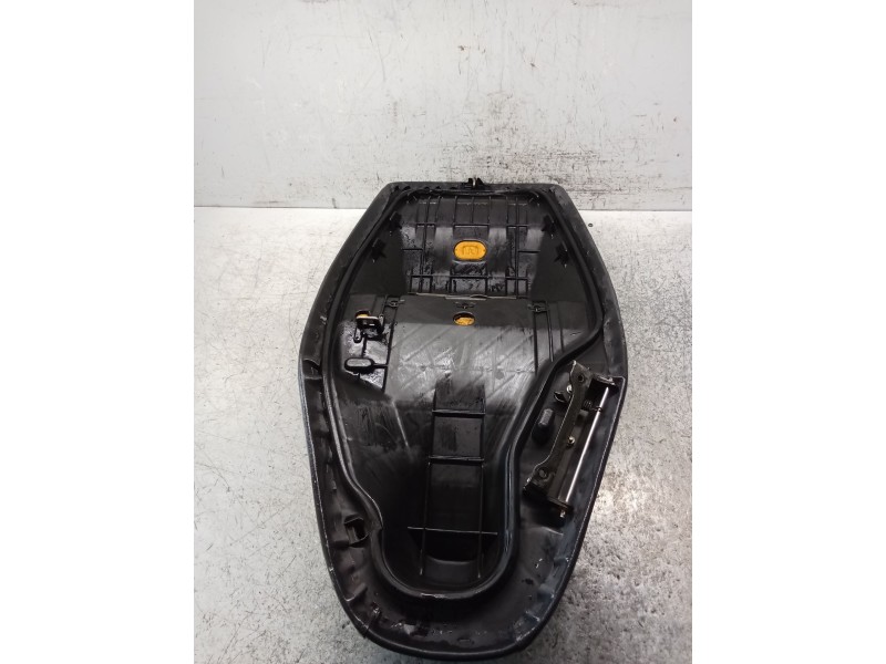 Recambio de asiento para honda fes fes 250 foresight 2t (mf04) referencia OEM IAM   
