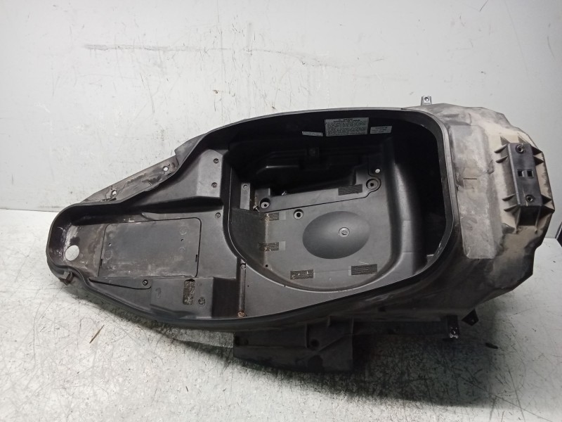 Recambio de moldura para honda fes fes 250 foresight 2t (mf04) referencia OEM IAM asiento partes inferior  