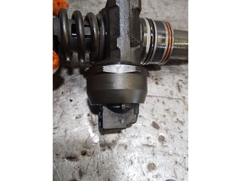 Recambio de inyector para volkswagen passat b5.5 (3b3) 1.9 tdi referencia OEM IAM 038130073AJ 0414720037 Bosch
