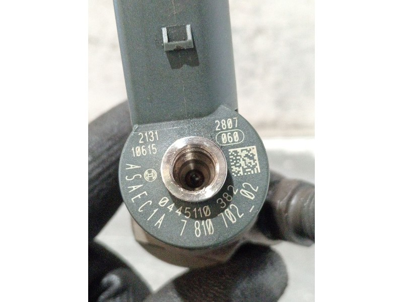 Recambio de inyector para bmw serie 3 berlina (e90) 320d referencia OEM IAM 781070202 0445110382 BOSCH