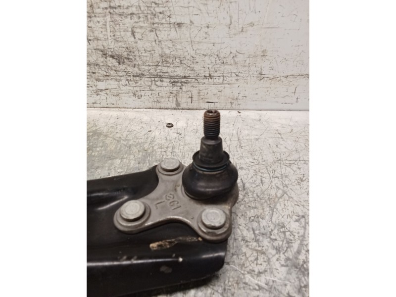 Recambio de brazo suspension inferior delantero izquierdo para audi a1 sportback (gba) referencia OEM IAM 200407151D  