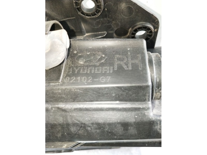 Recambio de faro derecho para hyundai ioniq (ae) 1.6 gdi hybrid referencia OEM IAM 92102G7  