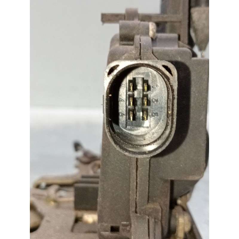 Recambio de motor cierre centralizado trasero derecho para volkswagen golf iv variant (1j5) 1.6 referencia OEM IAM   