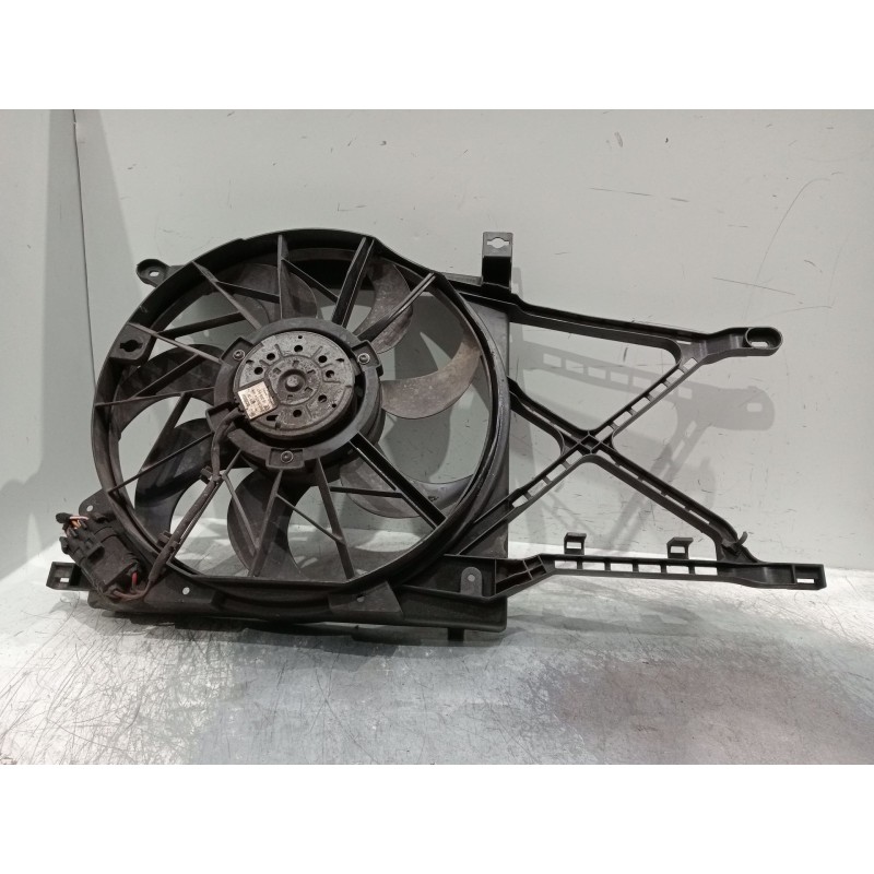 Recambio de electroventilador para opel zafira / zafira family b (a05) 1.6 (m75) referencia OEM IAM 0130303986  